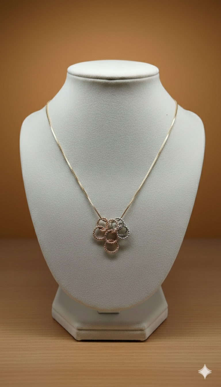 Collar Laminado Dorado Nudos