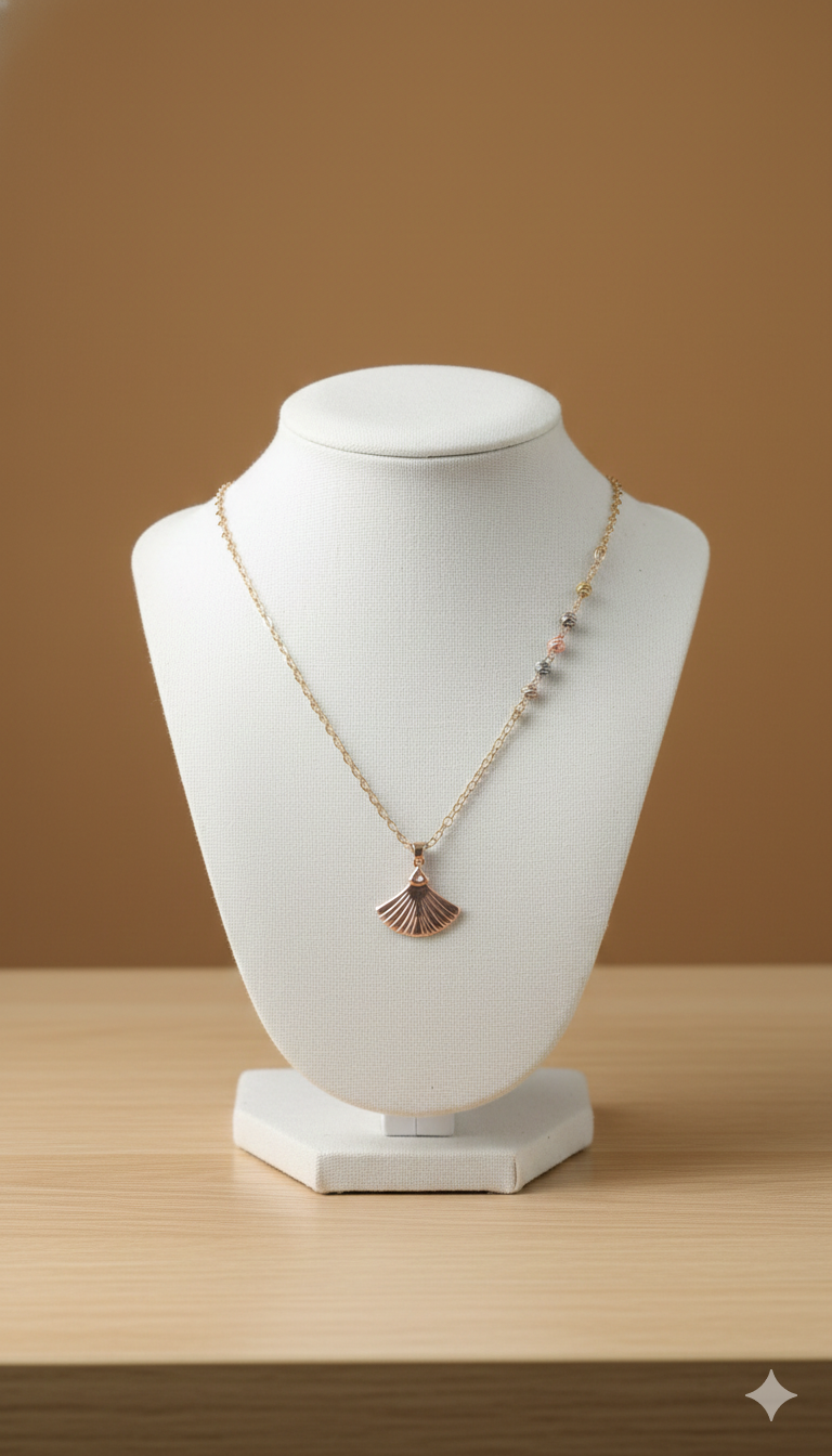 Collar Laminado Dorado Concha